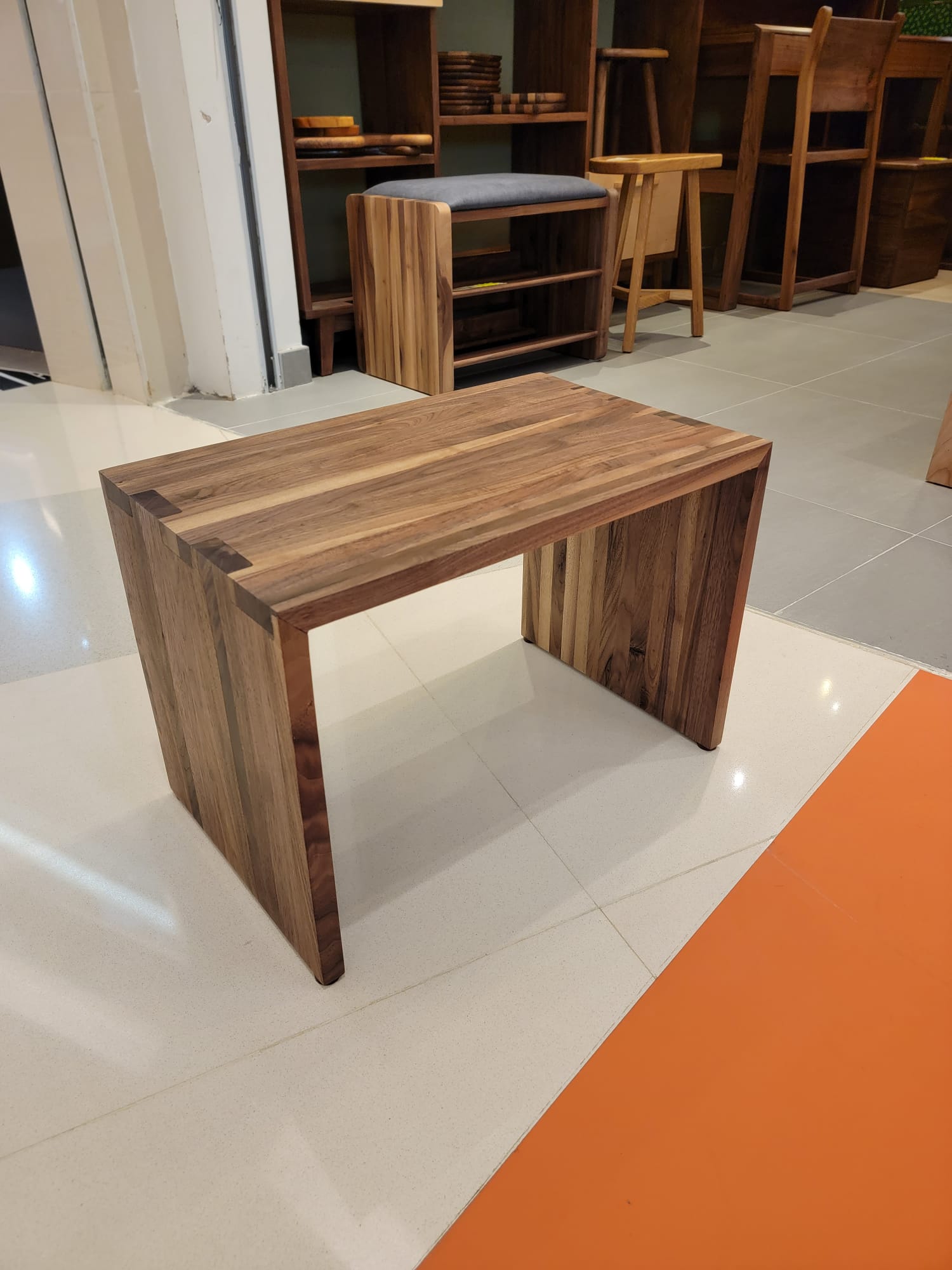 U-STAND